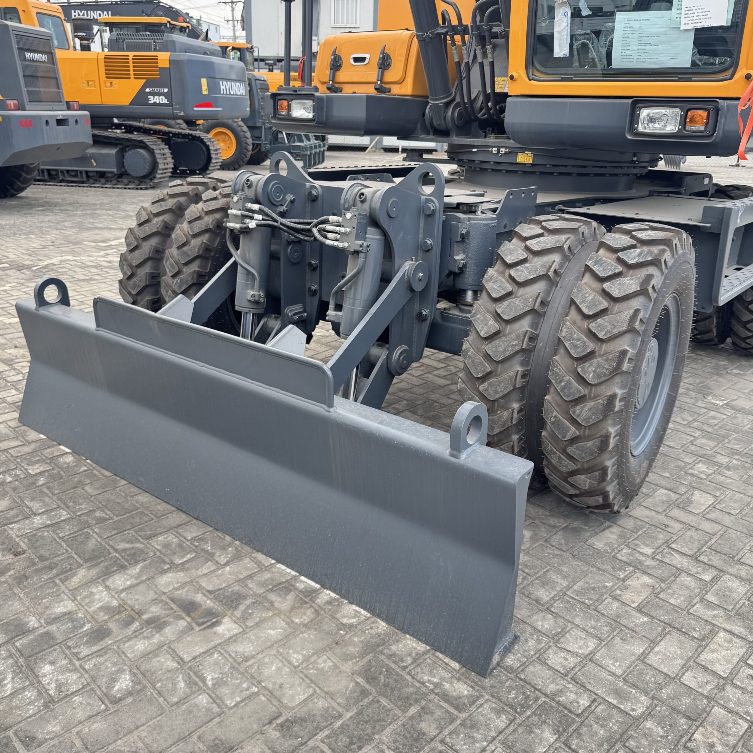 Hyundai R140W_10