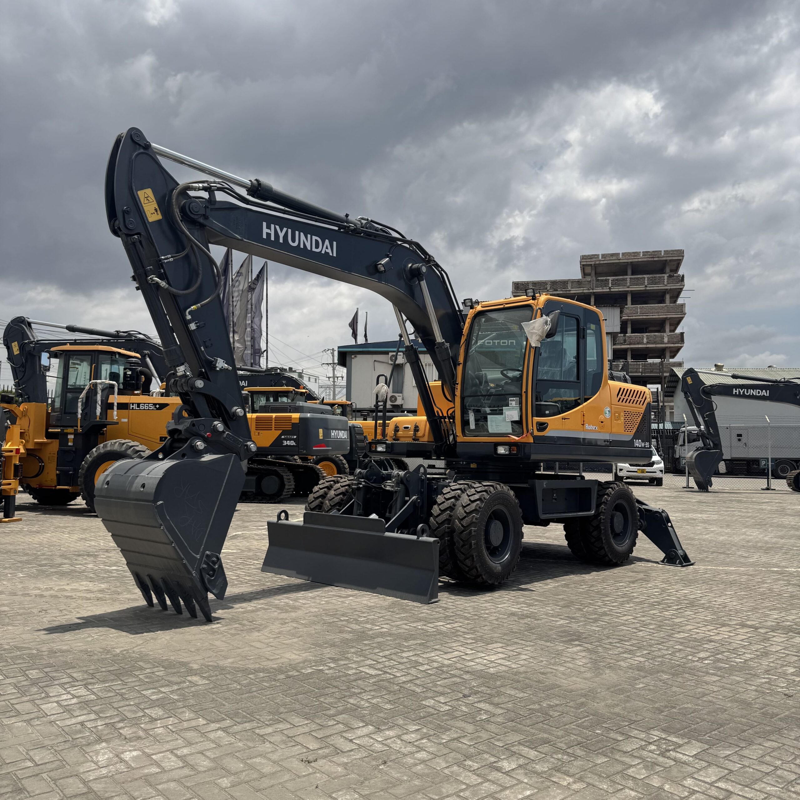 Hyundai R140W_2