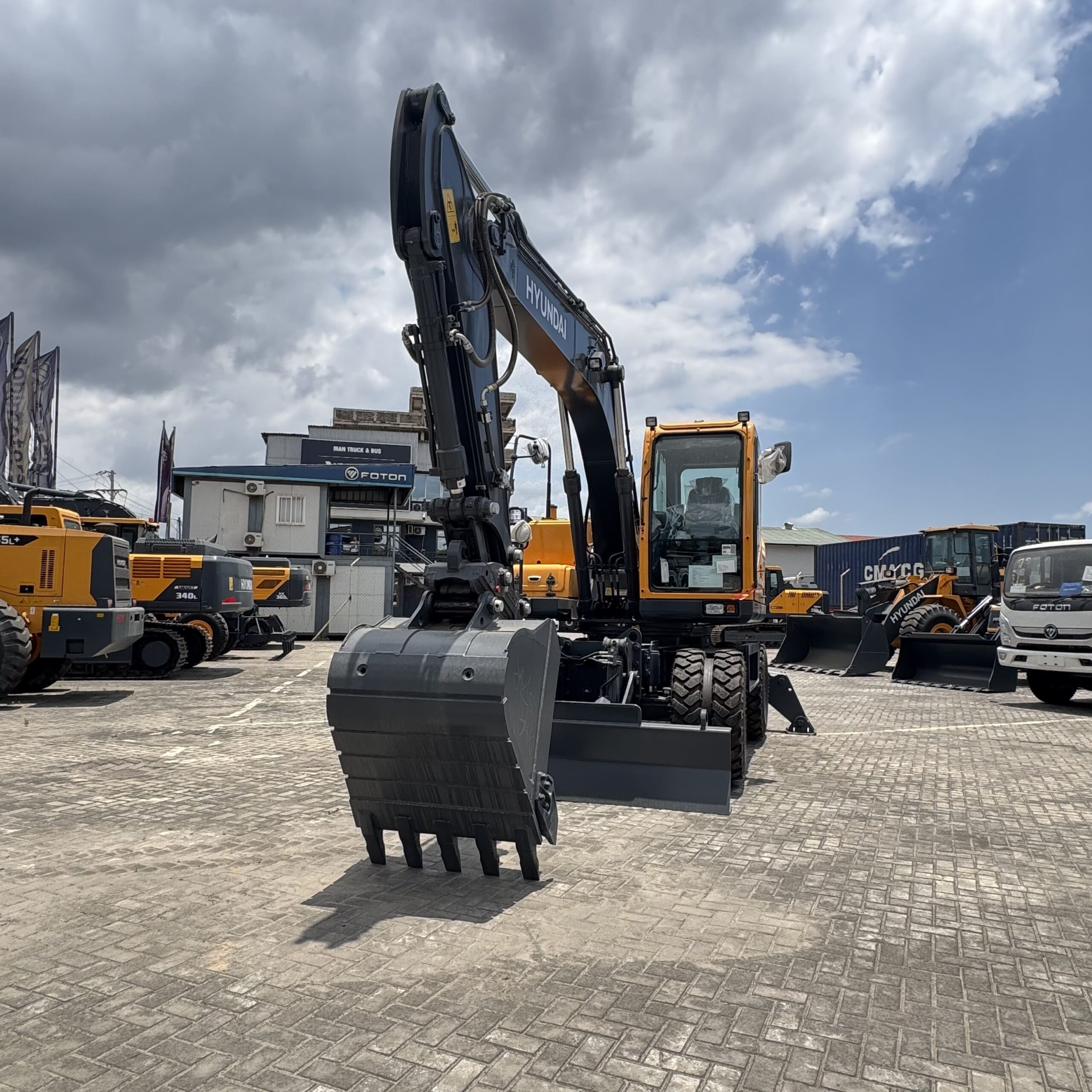 Hyundai R140W_3