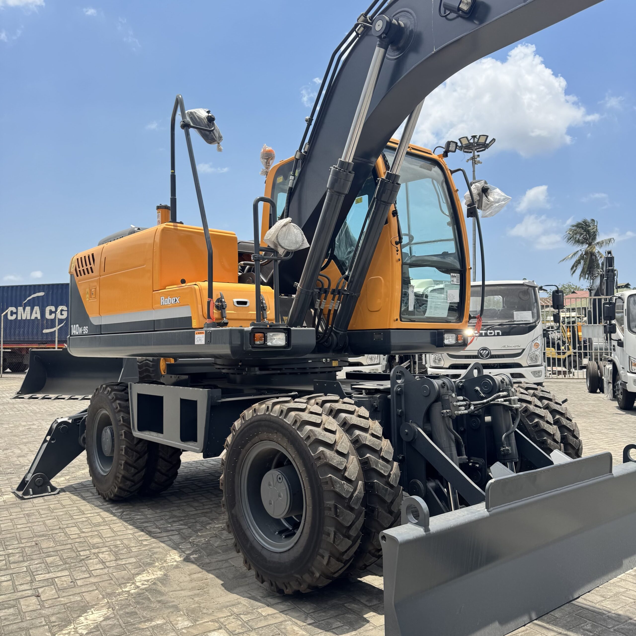 Hyundai R140W_4
