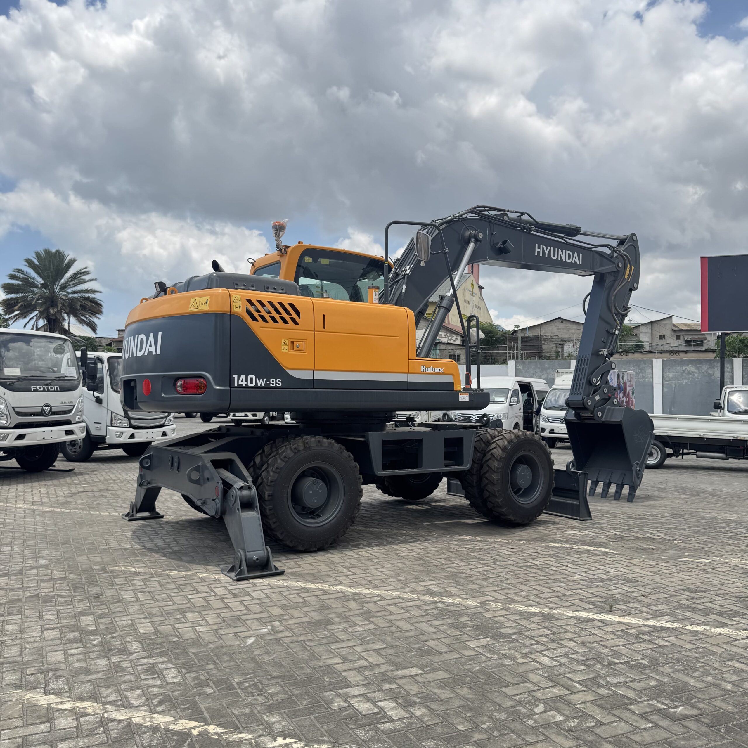 Hyundai R140W_5