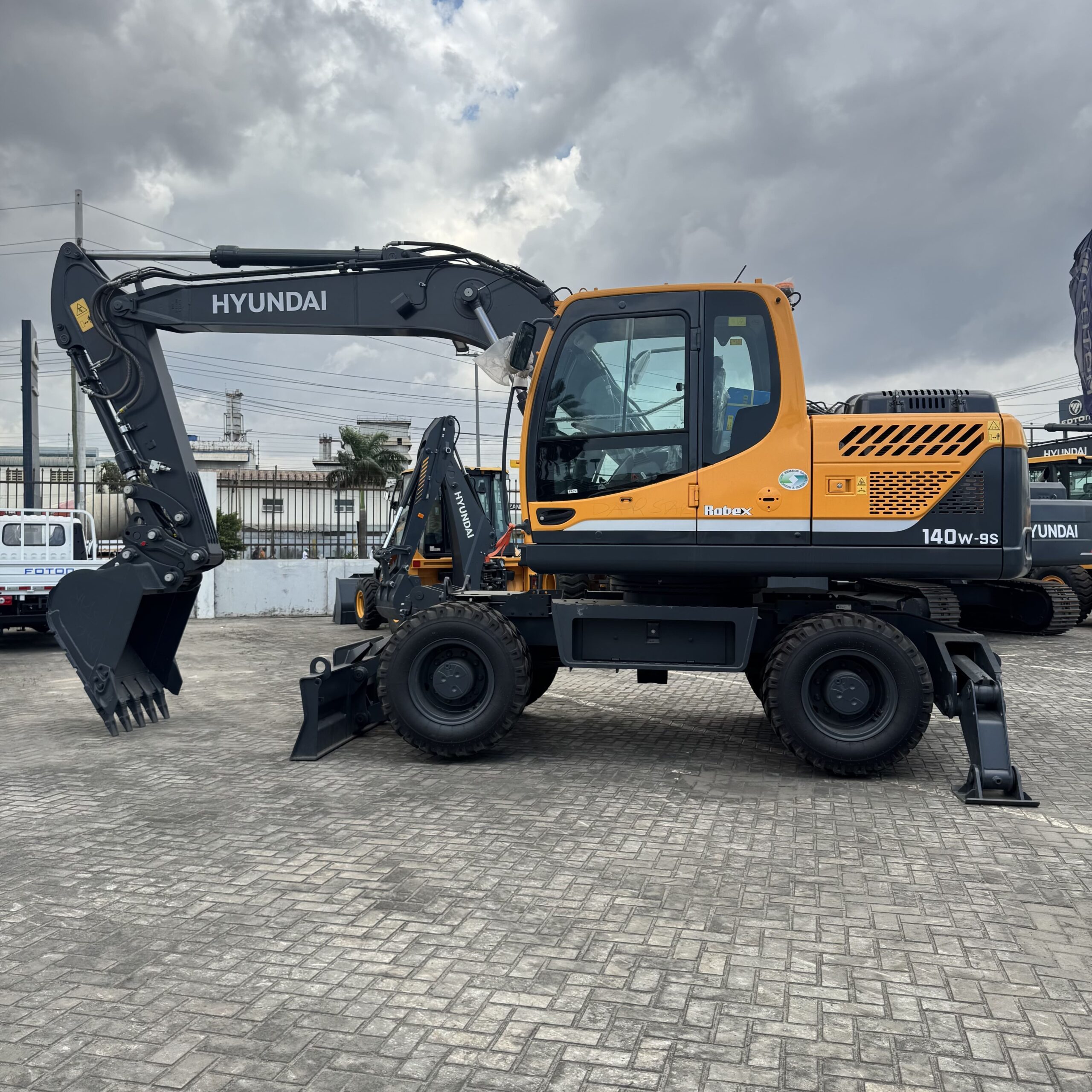 Hyundai R140W_7