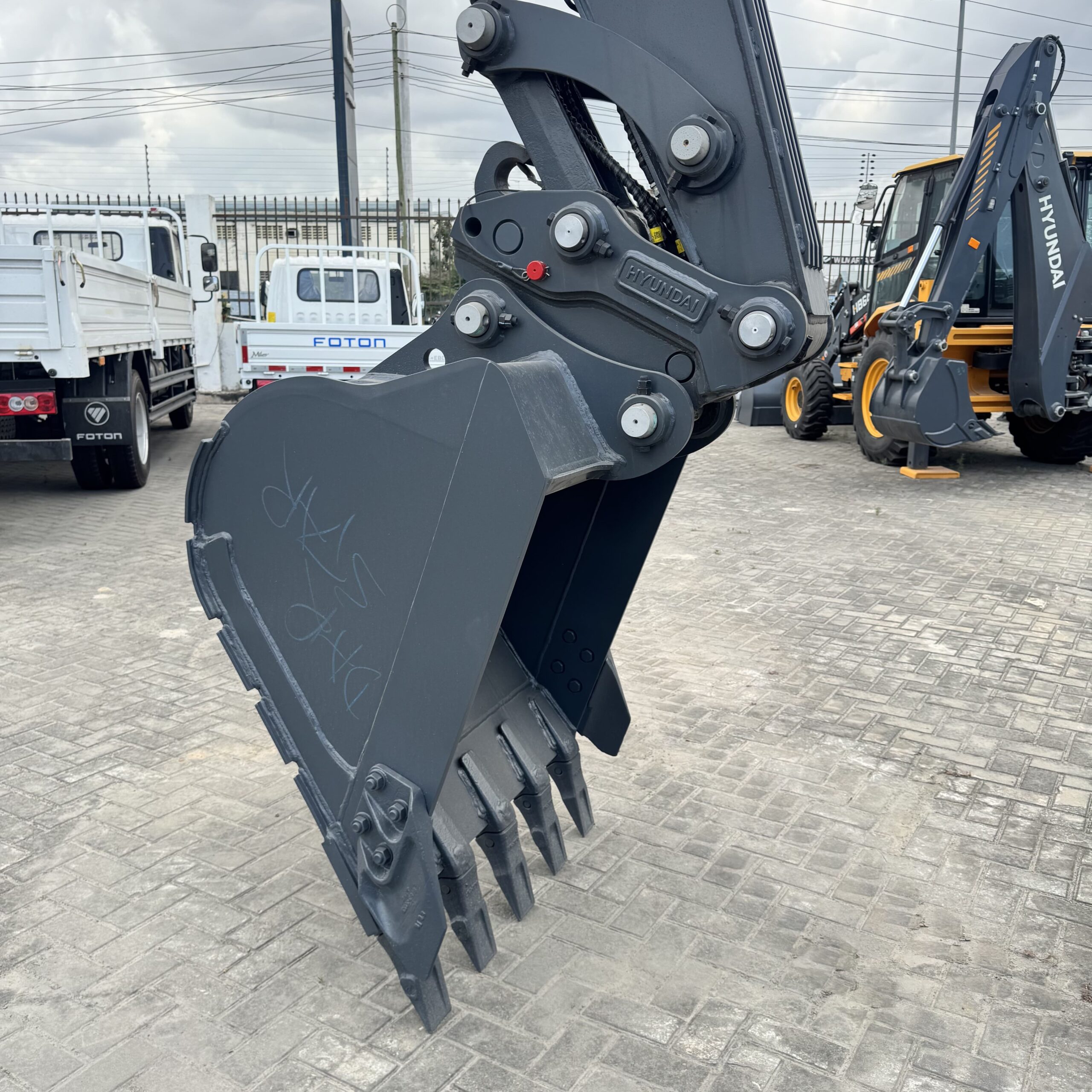 Hyundai R140W_9